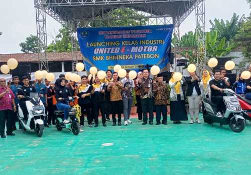SMK Bhinneka Patebon Launching Kelas Industri Sepeda Motor Listrik