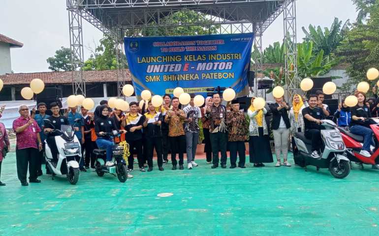 SMK Bhinneka Patebon Launching Kelas Industri Sepeda Motor Listrik