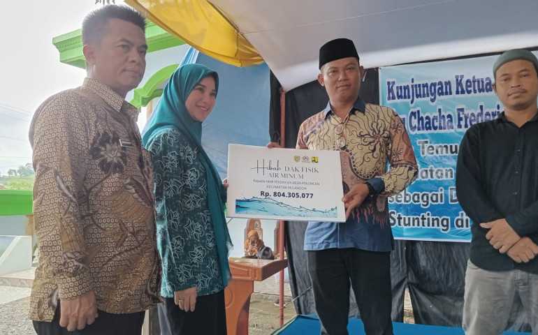 Ketua TP PKK Kabupaten Kendal Resmikan Pamsimas di Desa Pekuncen