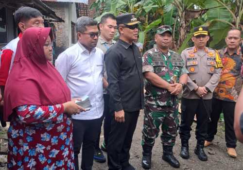 Ferry Wawan Cahyono Apresiasi Sedulur Kebumen ; Bantu Bedah Rumah Warga Kurang Mampu
