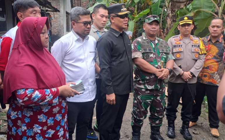 Ferry Wawan Cahyono Apresiasi Sedulur Kebumen ; Bantu Bedah Rumah Warga Kurang Mampu