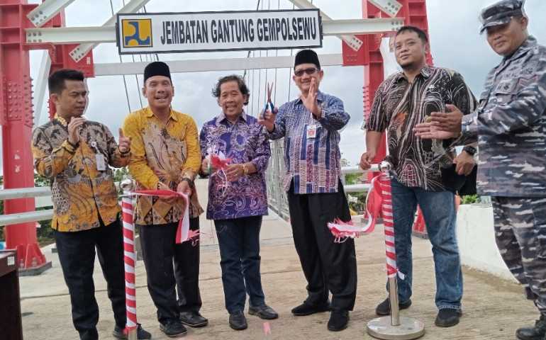 Jembatan Penghubung Desa Gempolsewu di Buka Untuk Umum