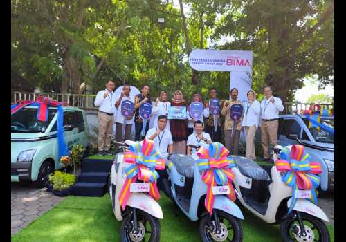 Bank Jateng Cabang Koordinator Pati Serahkan Hadiah Mobil Listrik