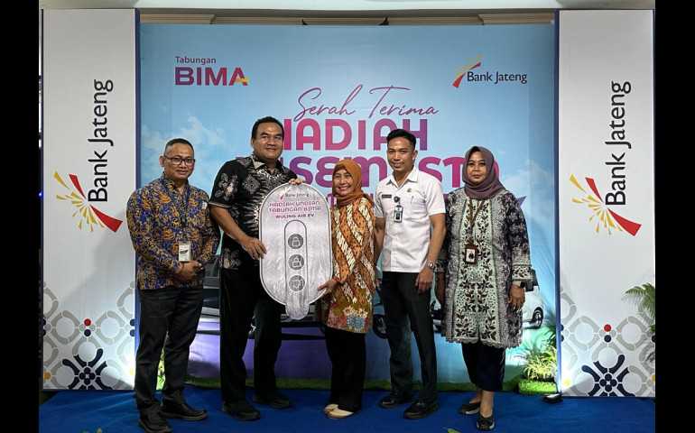 Bupati Blora Serahkan Hadiah Undian Tabungan Bima