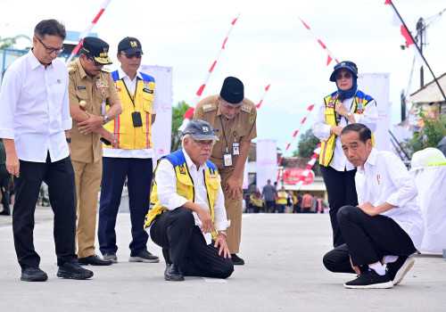 Jokowi Tinjau Perbaikan Jalan Solo-Purwodadi