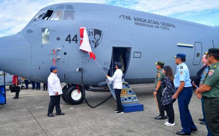 Presiden Jokowi Saksikan Penyerahan Pesawat C-130J-30 Super Hercules