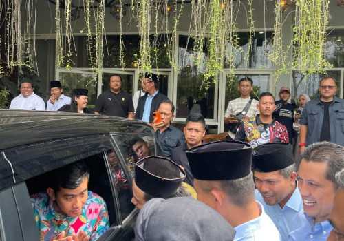 Kunjungi Ponpes Al Kahfi Kebumen, Ferry Wawan Cahyono dan Cawapres Gibran Komitmen Dukung Kuatkan Pendidikan Agama