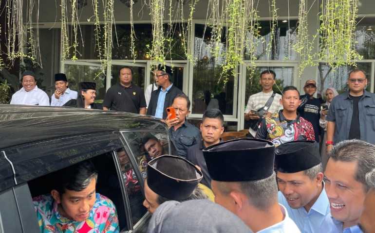 Kunjungi Ponpes Al Kahfi Kebumen, Ferry Wawan Cahyono dan Cawapres Gibran Komitmen Dukung Kuatkan Pendidikan Agama