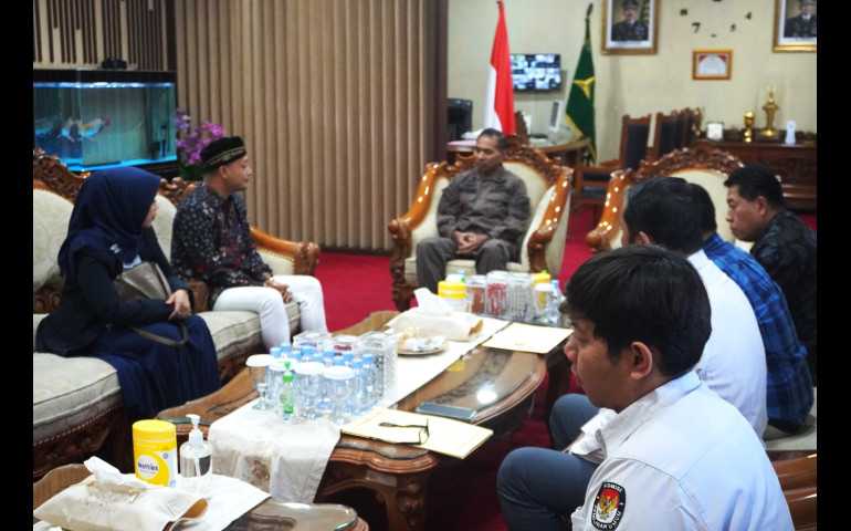 Lakukan Audiensi ke Kejati Jateng, KPU Jateng Nobatkan I Made Suarnawan Sebagai Pemilih yang Baik