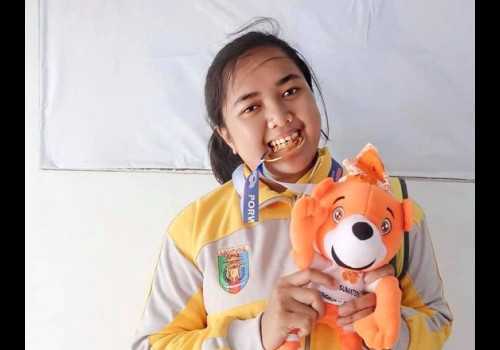 Adinda, Wisudawan Undip 173: Jangan Sia-siakan Masa Muda, Perbanyak Belajar dan Jalin Relasi
