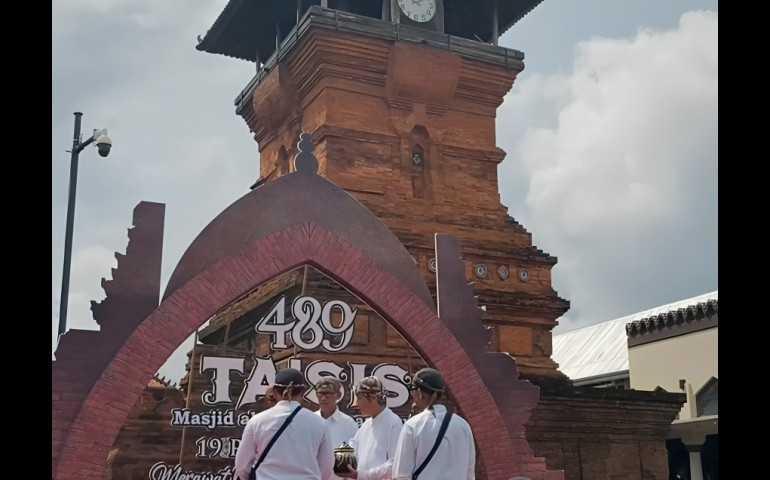 Menggali Kembali Sejarah dan Kearifan Lokal Melalui Perayaan Tasis Menara Kudus Ke 489