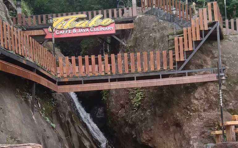 Menapaki Keelokan Alam di Tikako Cafe Banjarnegara ; Nikmati Hidangan Kuliner Bersama Keindahan Alam