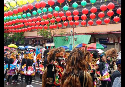 Puncak Grebeg Sudiro di Solo, Antusias Masyarakat Pecah dengan Iring-iringan Karnaval Budaya di Sepanjang Jalan