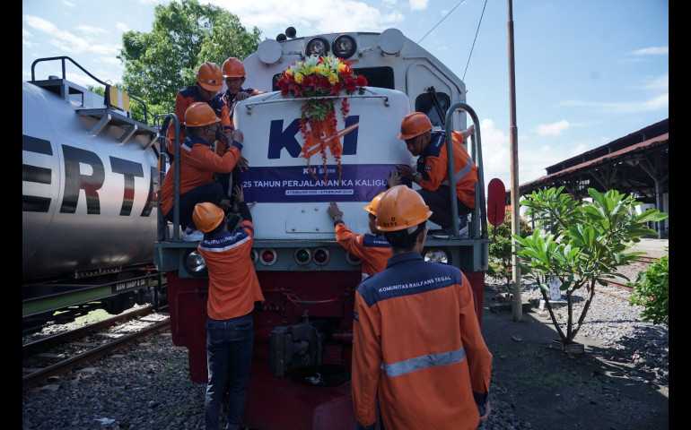 25 Tahun KA Kaligung, KAI bersama Komunitas RF Tegal Selenggarakan Hias KA dan Pameran Foto