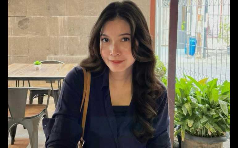 Nabila, Lulusan FEB Undip Berprestasi dan Pengusaha Muda