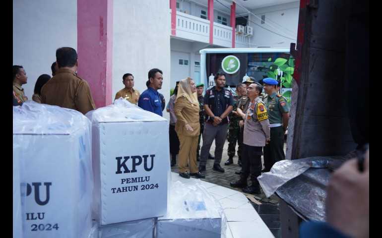 Pastikan Semua Berjalan Lancar, Mbak Ita Cek Gudang Logistik Pemilu