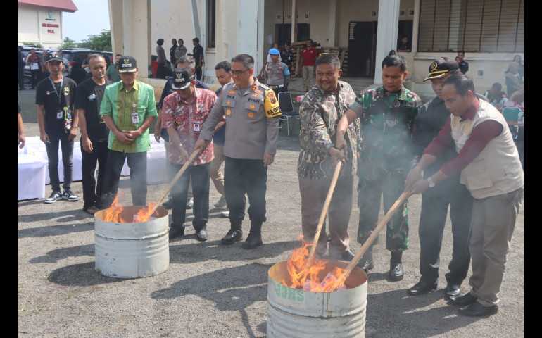 KPU Kabupaten Semarang Bakar Ribuan Surat Suara Tak Layak Pakai