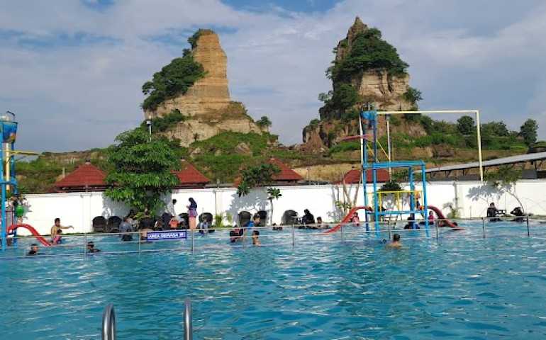 Liburan Seru Tanpa Merogoh Kocek Banyak di Kolam Renang Keluarga Brown Canyon Semarang