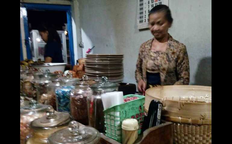 Dari Generasi ke Generasi, Waroeng Jadoel Temanggung Tetap Setia pada Cita Rasa Tradisional