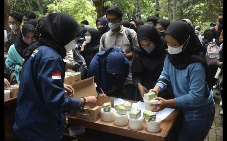 Komitmen UNDIP Tingkatkan Kesejahteraan Mahasiswa Dengan Memberikan Makanan Bergizi