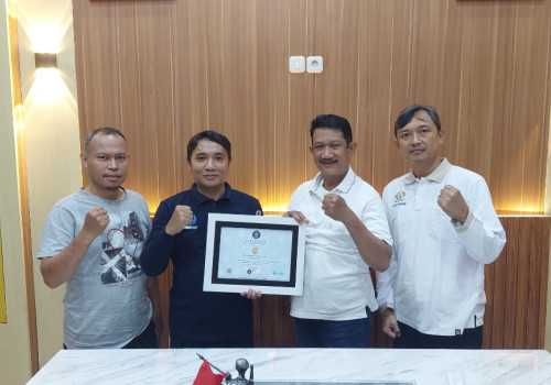 Diskominfo Kendal Terima Sertifikat KAMI Tingkat Kesiapan Cukup Baik dari Badan Siber dan Sandi Negara