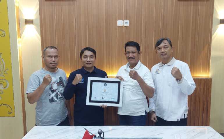 Diskominfo Kendal Terima Sertifikat KAMI Tingkat Kesiapan Cukup Baik dari Badan Siber dan Sandi Negara