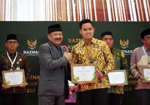 Baznas Kendal Terima Penghargaan Kategori Pengelola Zakat terbaik