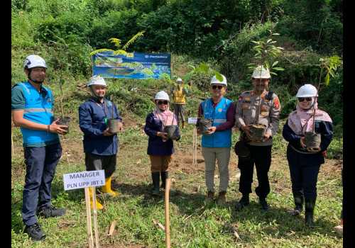 Hijaukan Hutan di Proyek PLTA Upper Cisokan, PLN tanam pohon bersama Perhutani dan Masyarakat