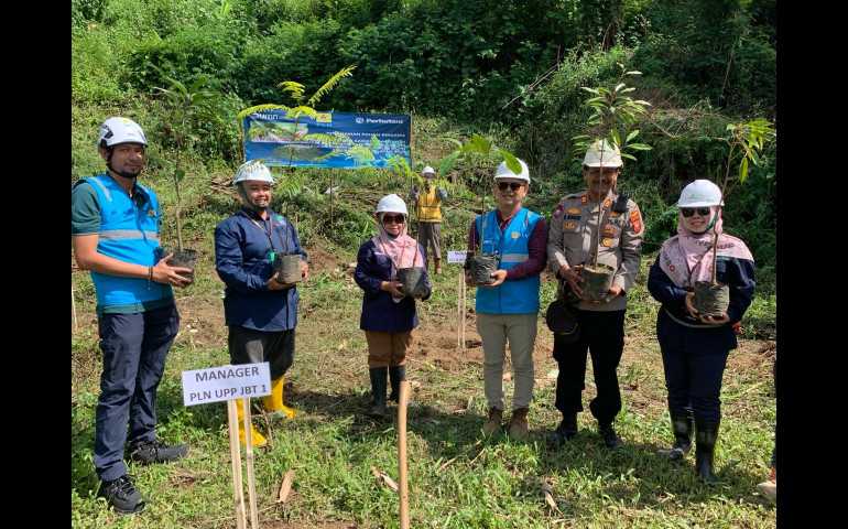 Hijaukan Hutan di Proyek PLTA Upper Cisokan, PLN tanam pohon bersama Perhutani dan Masyarakat