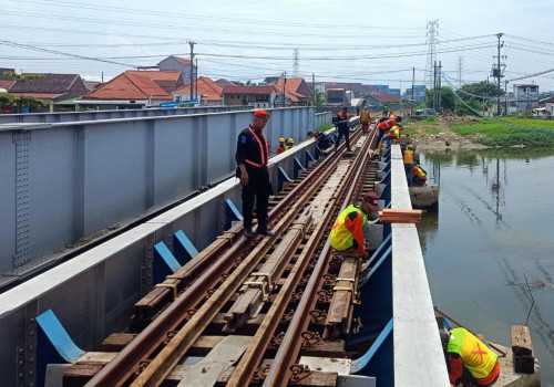 Daop 4 Laksanakan Perbaikan Jembatan KA Kaligawe Semarang, Akses Jalan di Tegal Rejo dan Purwosari Raya Ditutup Sementara