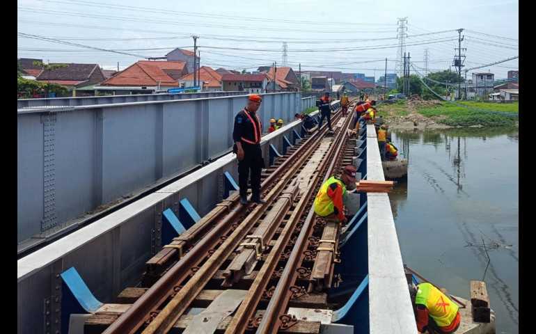 Daop 4 Laksanakan Perbaikan Jembatan KA Kaligawe Semarang, Akses Jalan di Tegal Rejo dan Purwosari Raya Ditutup Sementara