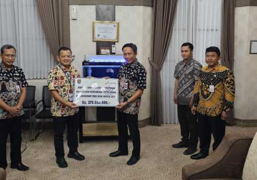 Bank Jateng Cabang Cilacap Serahkan Bantuan Pembangunan Ikon Desa Wisata Jetis