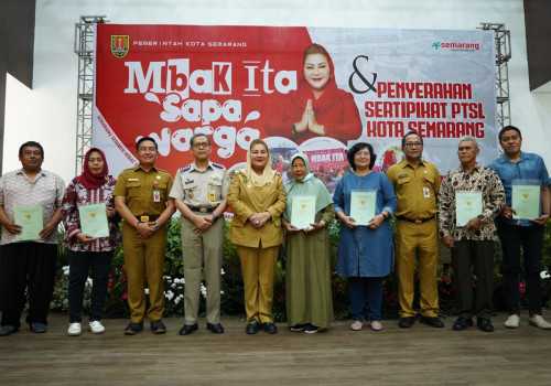 Senangnya Warga Candisari, Mbak Ita Serahkan Langsung Sertifikat Tanah Program PTSL
