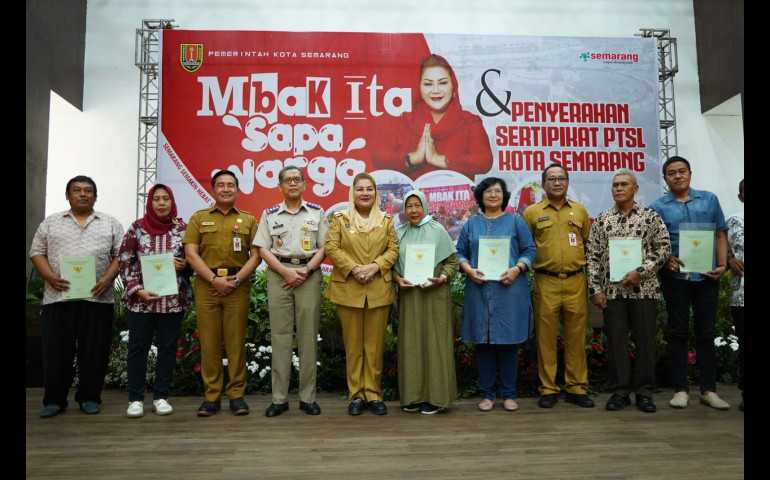 Senangnya Warga Candisari, Mbak Ita Serahkan Langsung Sertifikat Tanah Program PTSL