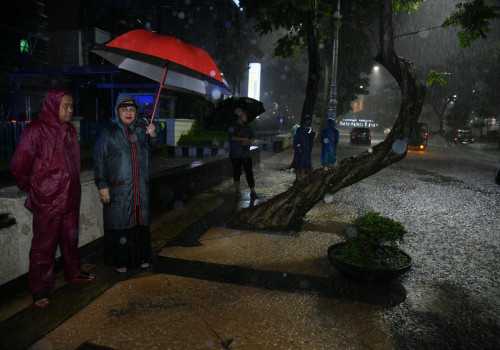 Tinjau Banjir, Mbak Ita Minta Maaf kepada Warga Kota Semarang