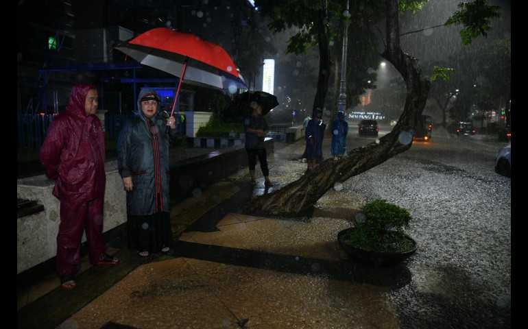 Tinjau Banjir, Mbak Ita Minta Maaf kepada Warga Kota Semarang