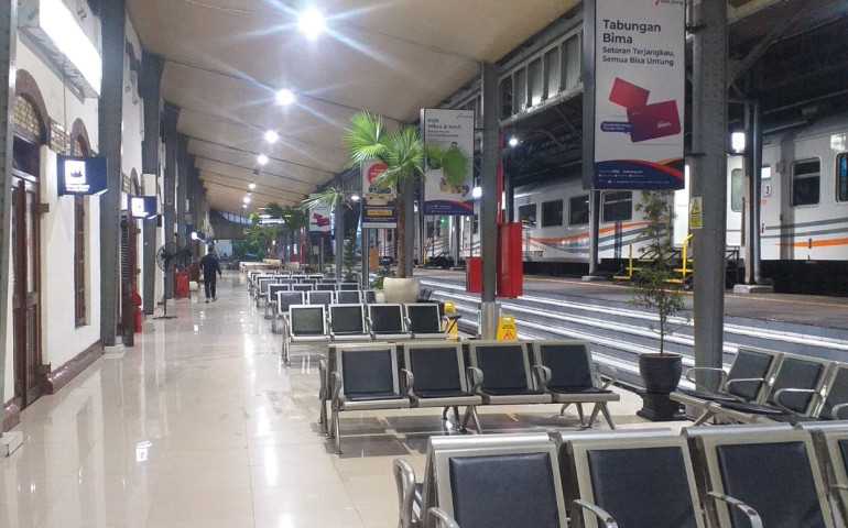 Stasiun Semarang Tawang Bank Jateng Kembali Normal Usai Banjir Mulai Surut