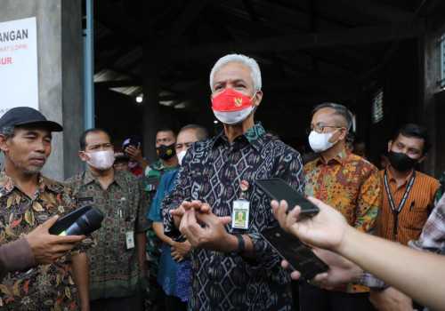 Menuntaskan Kemiskinan, Ganjar Bangun 28 Rumah Warga Desa Ngepanrejo
