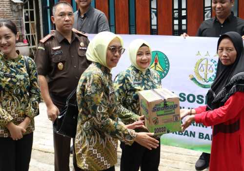 Kejari Kota Semarang dan IAD Gelar Baksos di Tlogosari Semarang