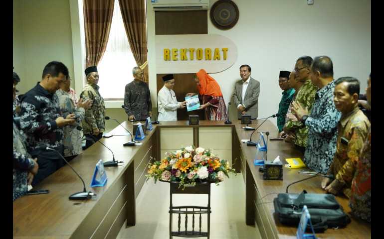 Dikukuhkan Jadi Anggota BPH Unimus, Mbak Ita Siap Berkolaborasi Majukan Bangsa