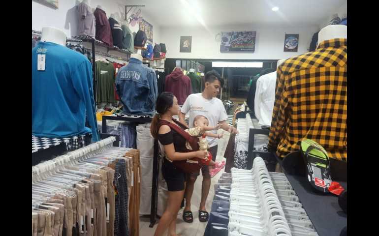 Distro Famous Clothing Menjadi Pilihan Favorit Kalangan Berbagai Usia