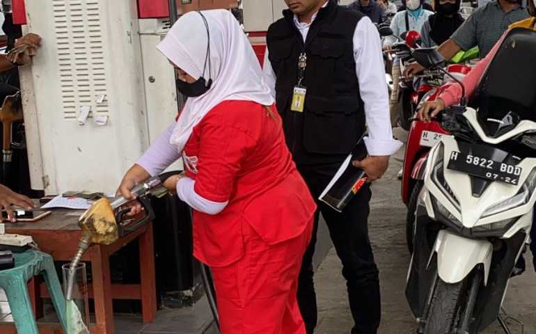 Jelang Idul Fitri, Sat Reskrim Polres Kendal Pastikan Alat Ukur BBM SPBU Di Wilayah Kendal Aman dan Sesuai Standar
