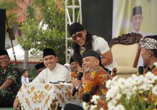 Gus Miftah dan Cak Percil Ramaikan Pasar Murah di Kendal