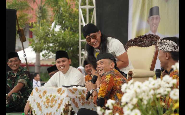 Gus Miftah dan Cak Percil Ramaikan Pasar Murah di Kendal