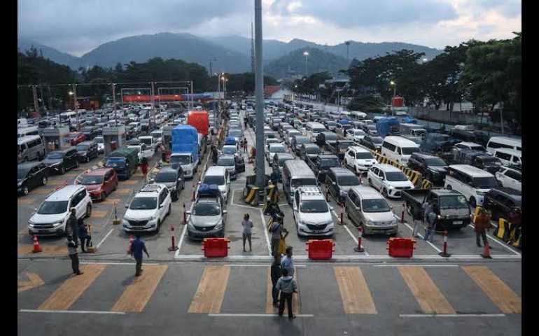 Mobil Pribadi Mendominasi Penyebrangan Hari Ini
