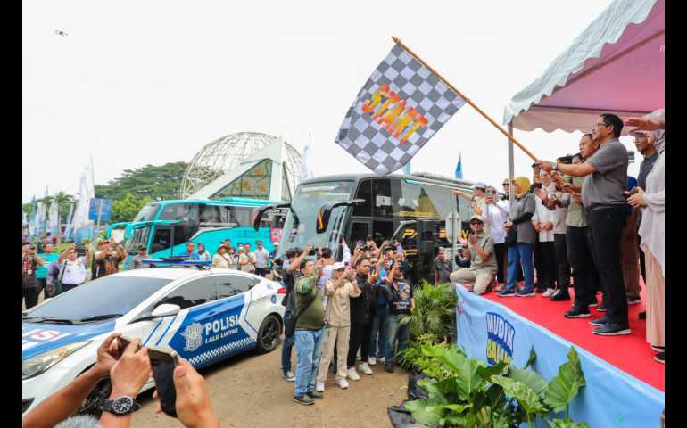 Nana Sudjana Berangkatkan Ribuan Peserta Mudik Gratis Pemprov Jateng