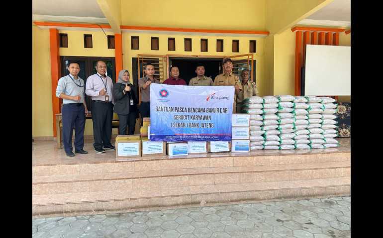 Tanggap Bencana Banjir, SEKAR Bank Jateng Salurkan Bantuan Bagi Warga Terdampak di Pati, Kudus dan Demak