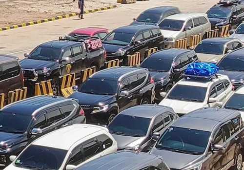 Puluhan Ribu Kendaraan Belum Menyeberang ke Jawa