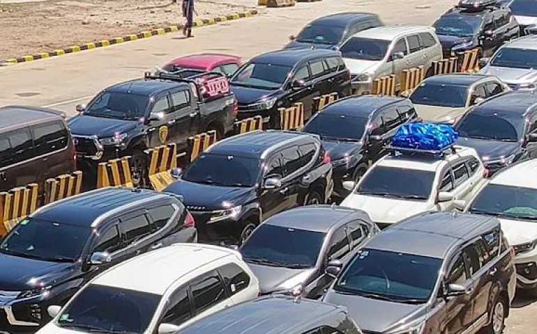 Puluhan Ribu Kendaraan Belum Menyeberang ke Jawa