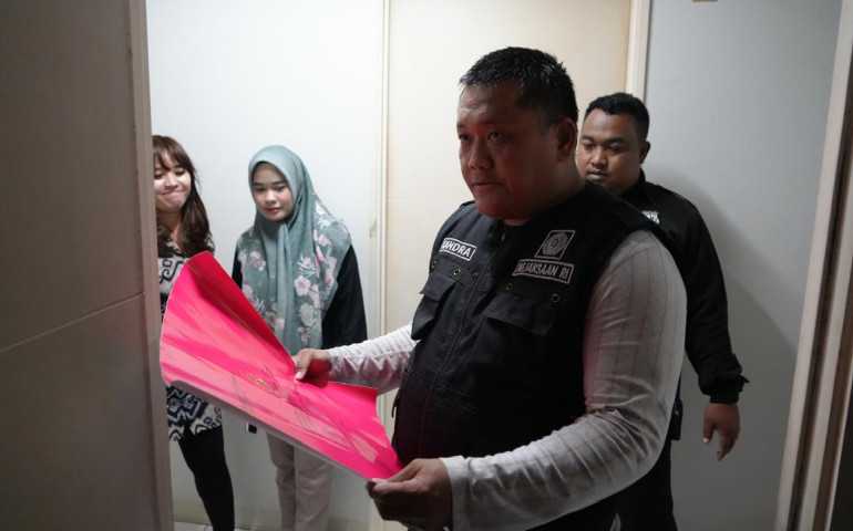 Kejagung dan Kejari Kutai Kartanegara Sita 1 Unit Apartemen Kalibata City Milik Terpidana Iwan Ratman